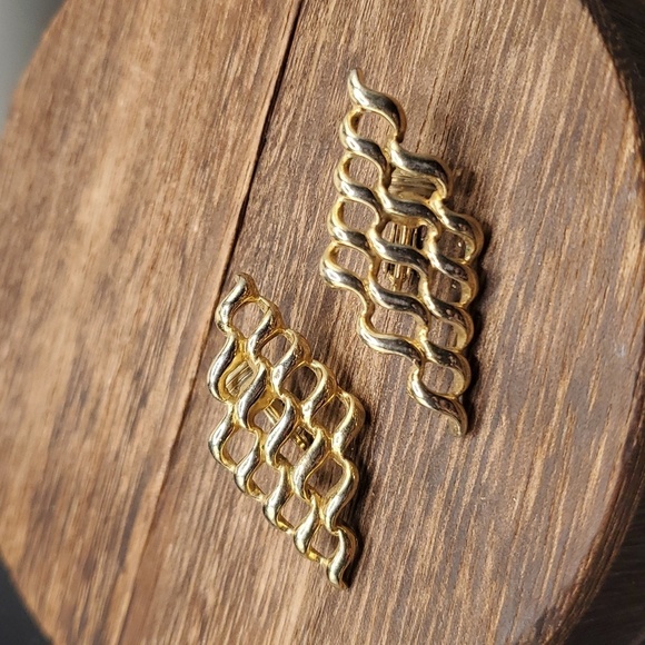 E2102 Honeycomb estate‎ clip on vintage earrings